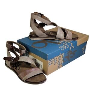 OTBT March On Grey Silver Strappy Leather Sandals Womens Size 6.5 NEW